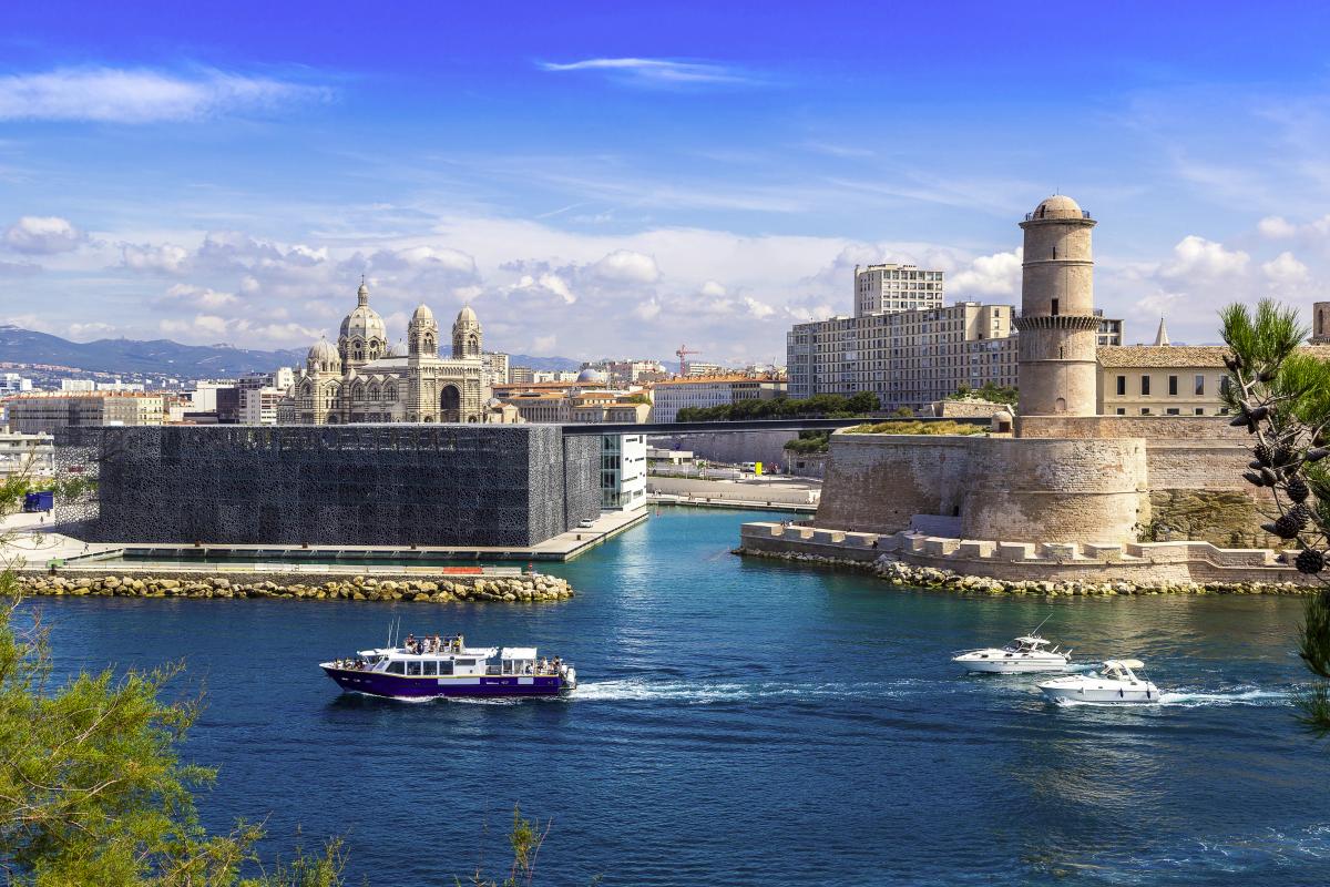 vue sur le château de Saint-Jean et sur le port de Marseille