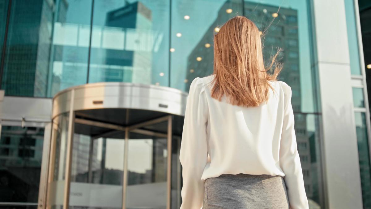 Retour au bureau d'une salariée après ses congés d'été