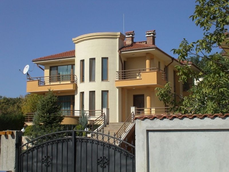 Zheleznik Two-Storey building
