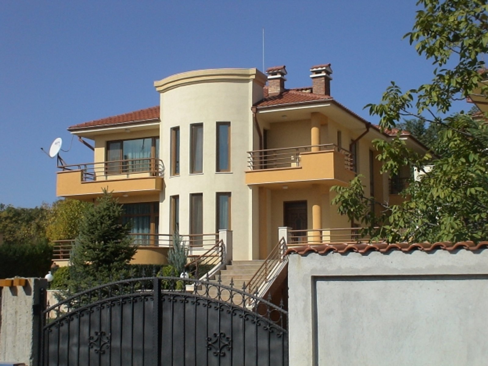 Two-storey residential building for one family – two in number 1