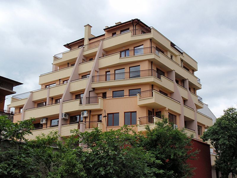 Three-six-storey residential building Nuans