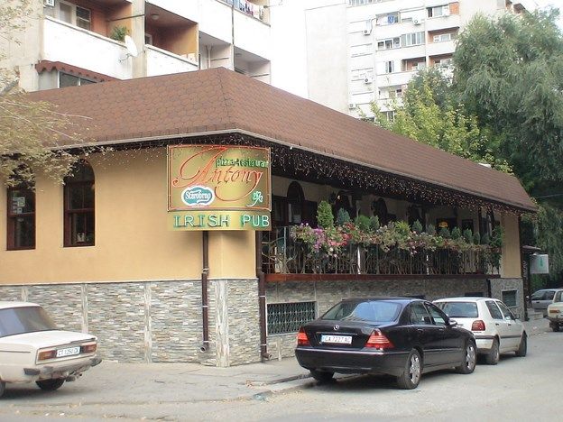 Functional reconstruction of an existent building to a special restaurant "Antony" 2