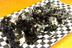 Seaweed Rice Ball (8 pc)