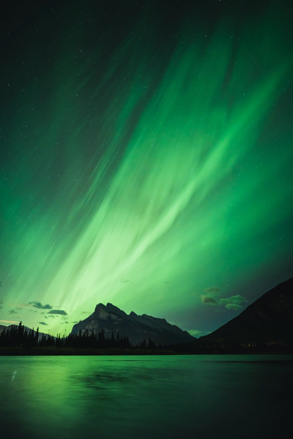 Vermilion Lakes Auroras — gallery image