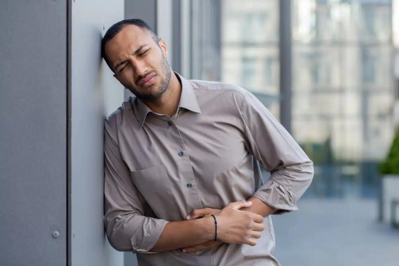 Qué es la gastritis emocional: síntomas, y cómo tratarla