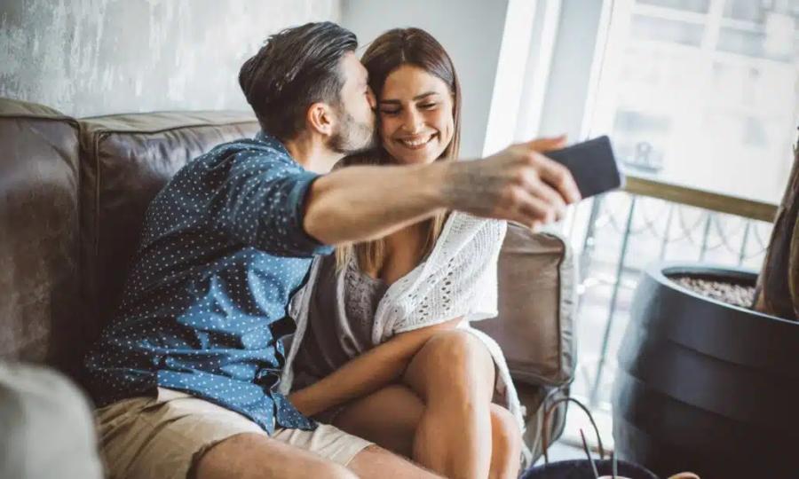 Por qué mi pareja no sube fotos conmigo en redes sociales