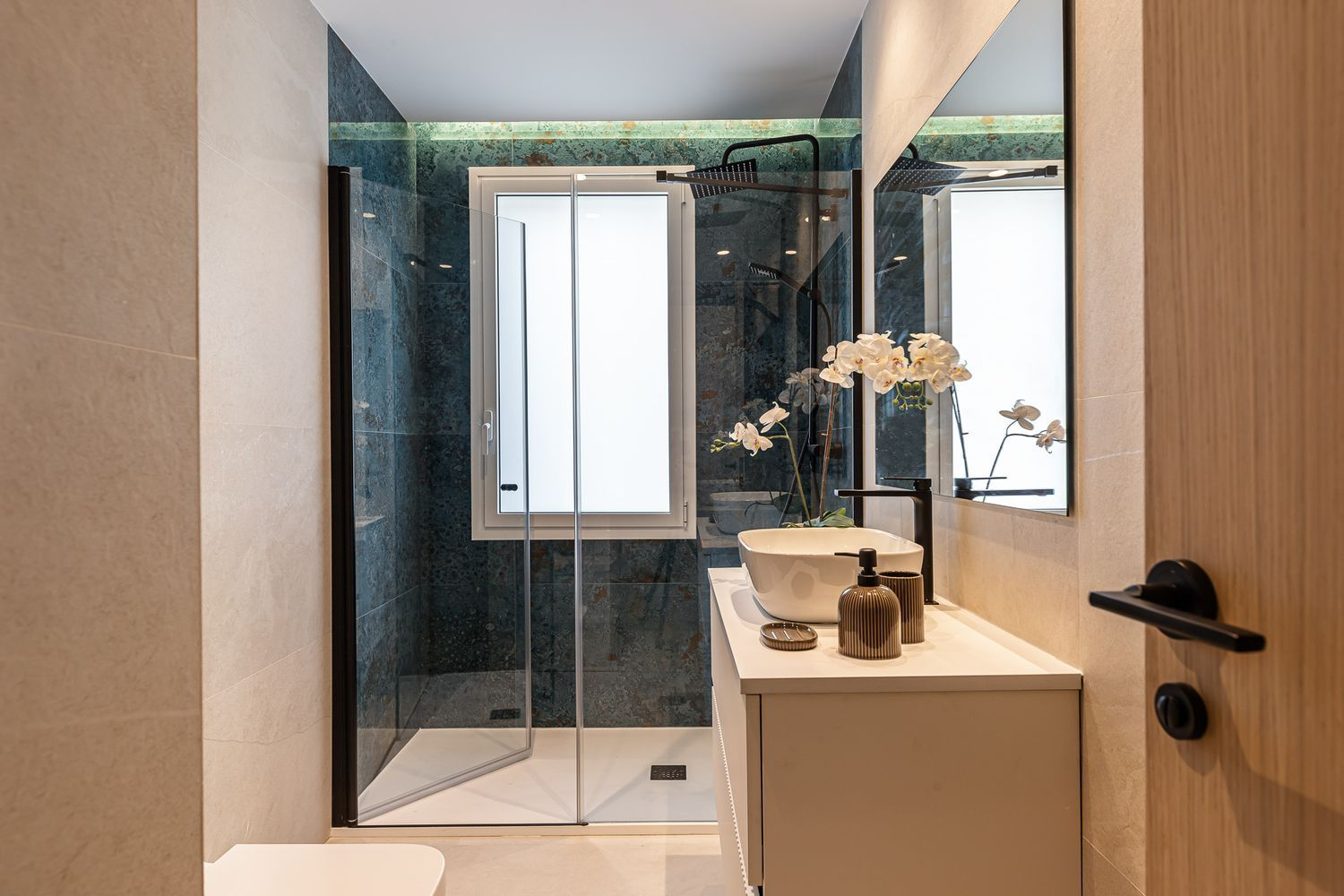 A bright and peaceful penthouse moments from Retiro Park