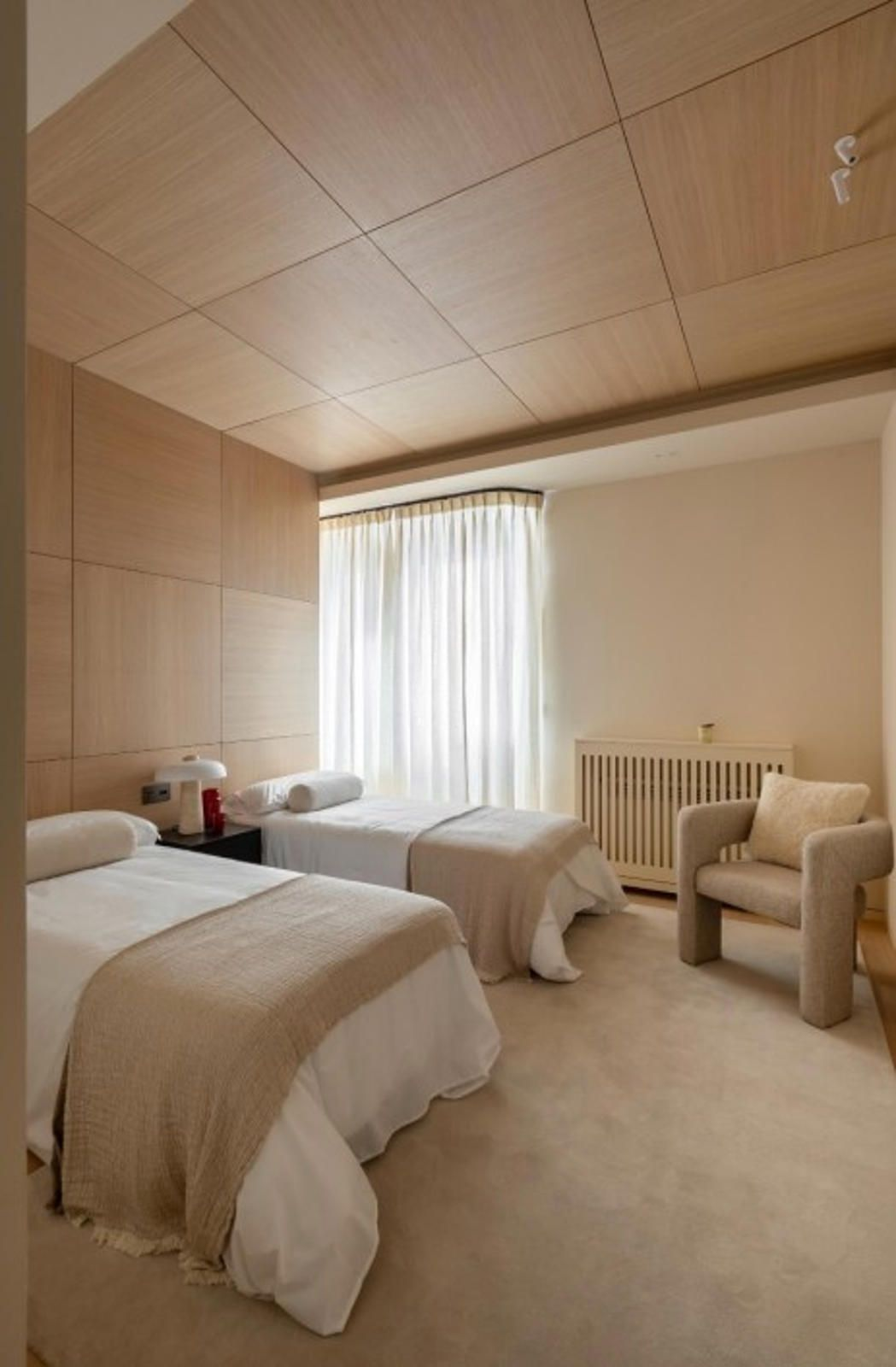 Spacious living, private terrace and refined city life in Castellana’s most elegant setting
