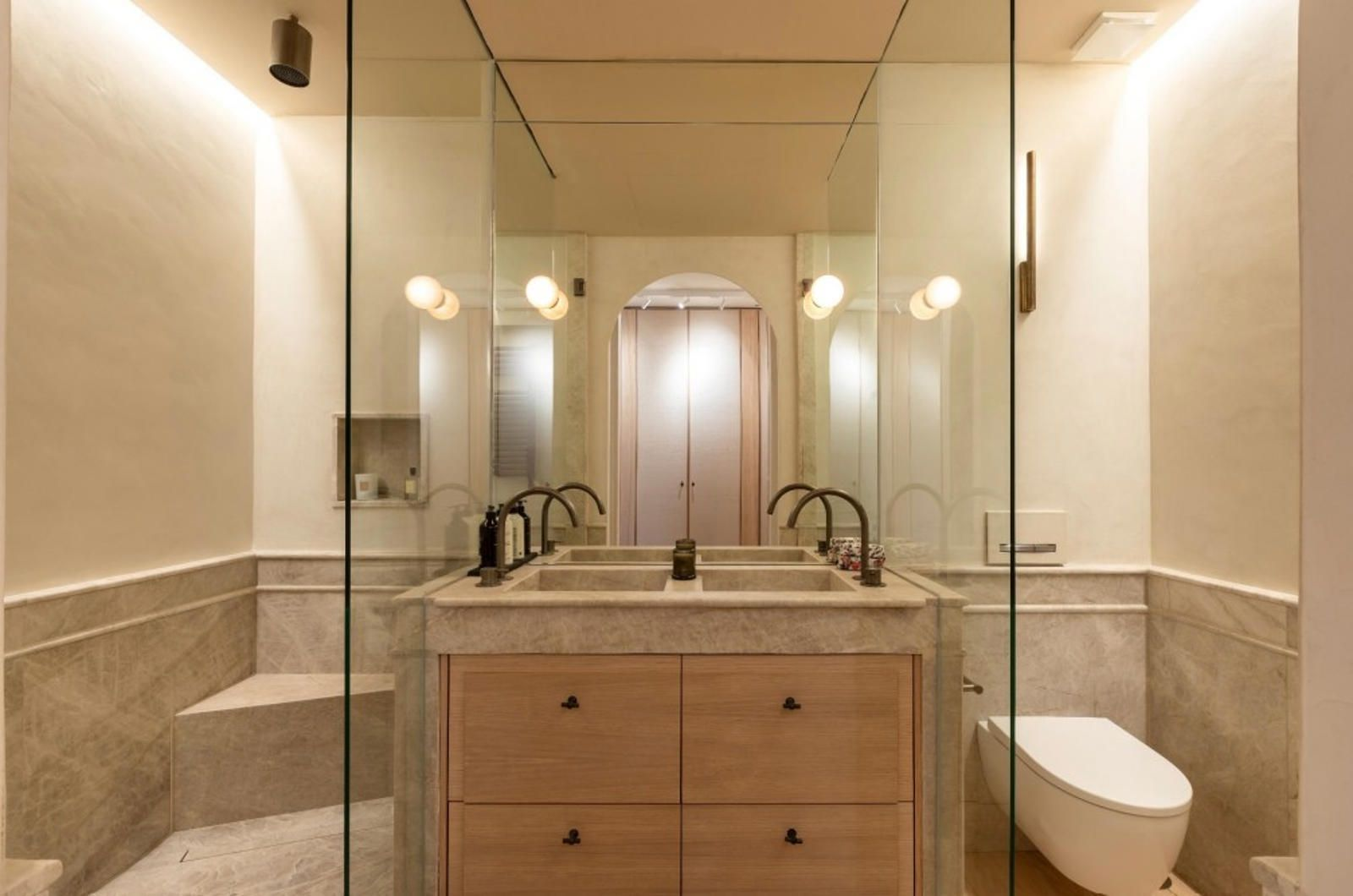 Spacious living, private terrace and refined city life in Castellana’s most elegant setting