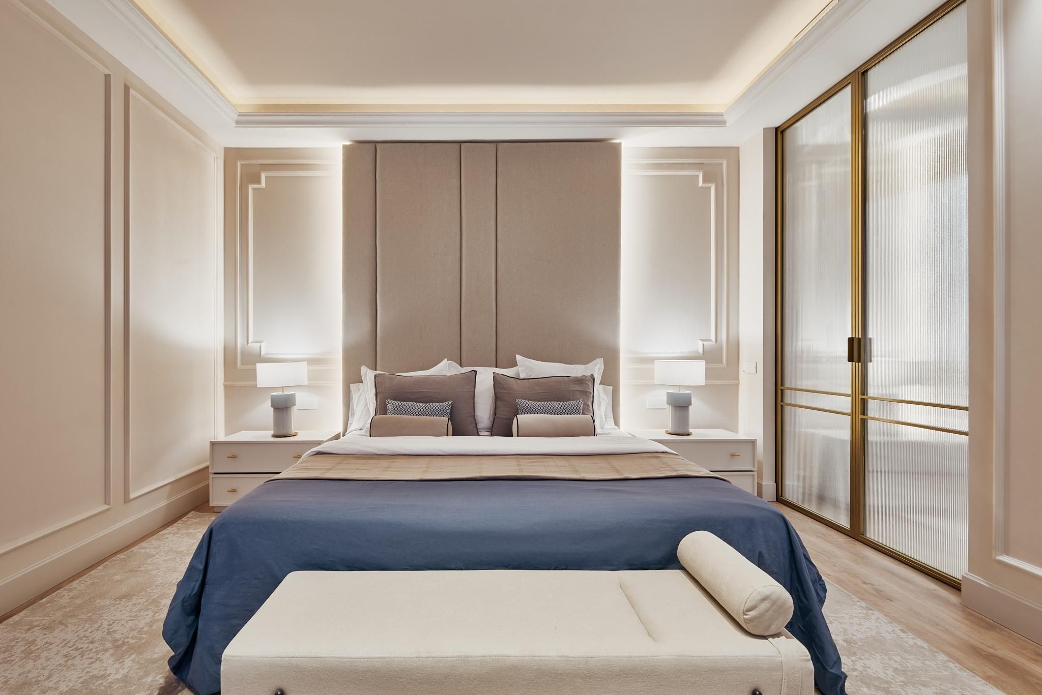 Luxury apartment in Justicia with four suites, dressing rooms and a historic building
