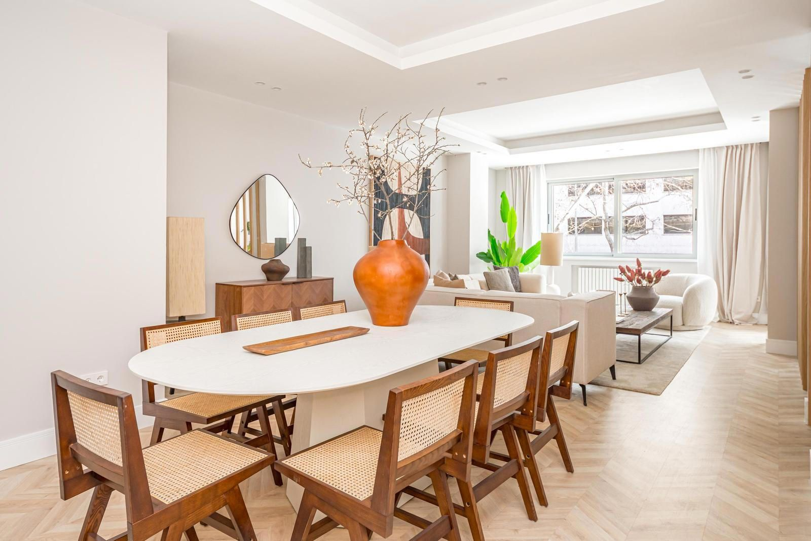 Morning light and generous proportions in Castellana’s most refined residential setting