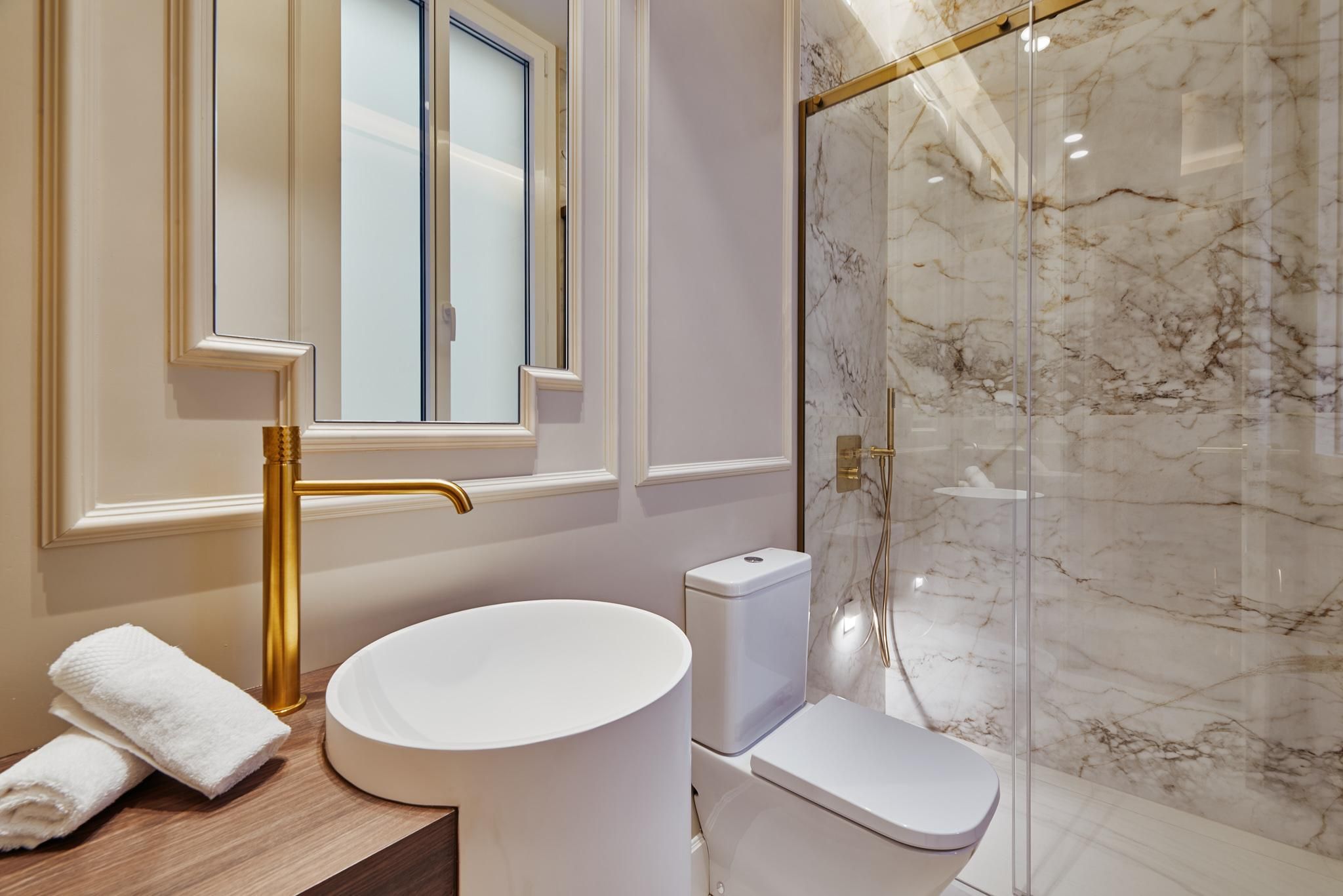 Luxury apartment in Justicia with four suites, dressing rooms and a historic building