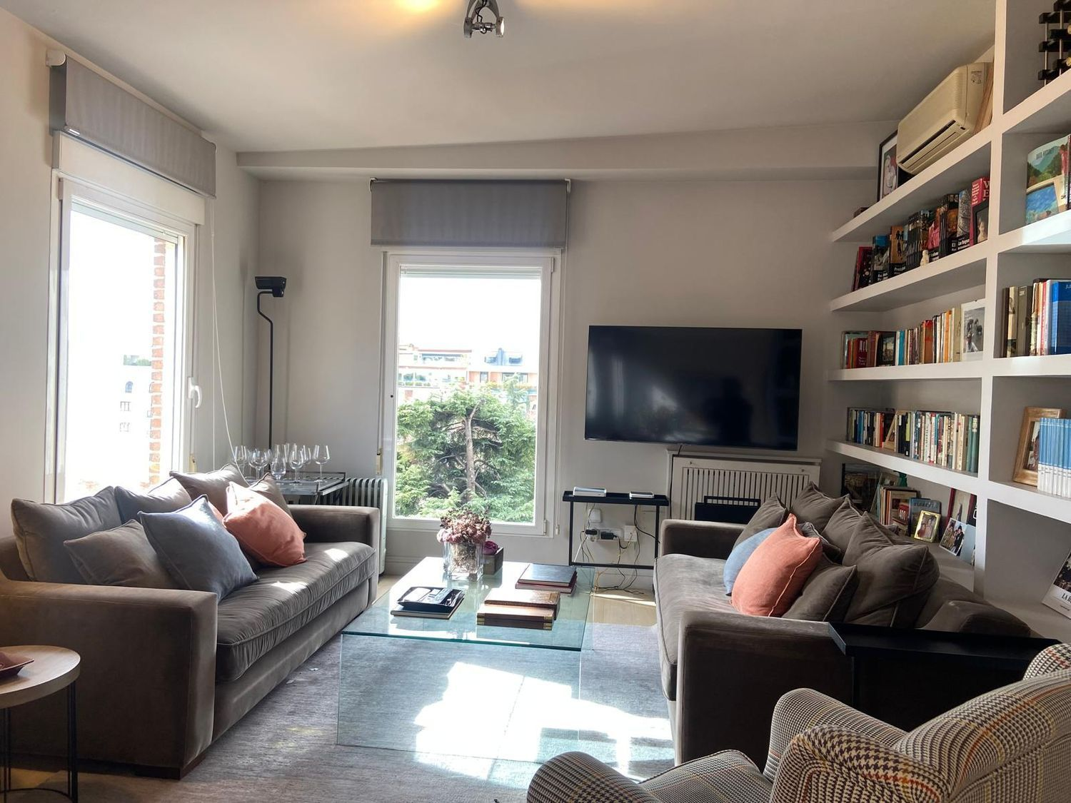 A sun-filled corner penthouse above the heart of Castellana