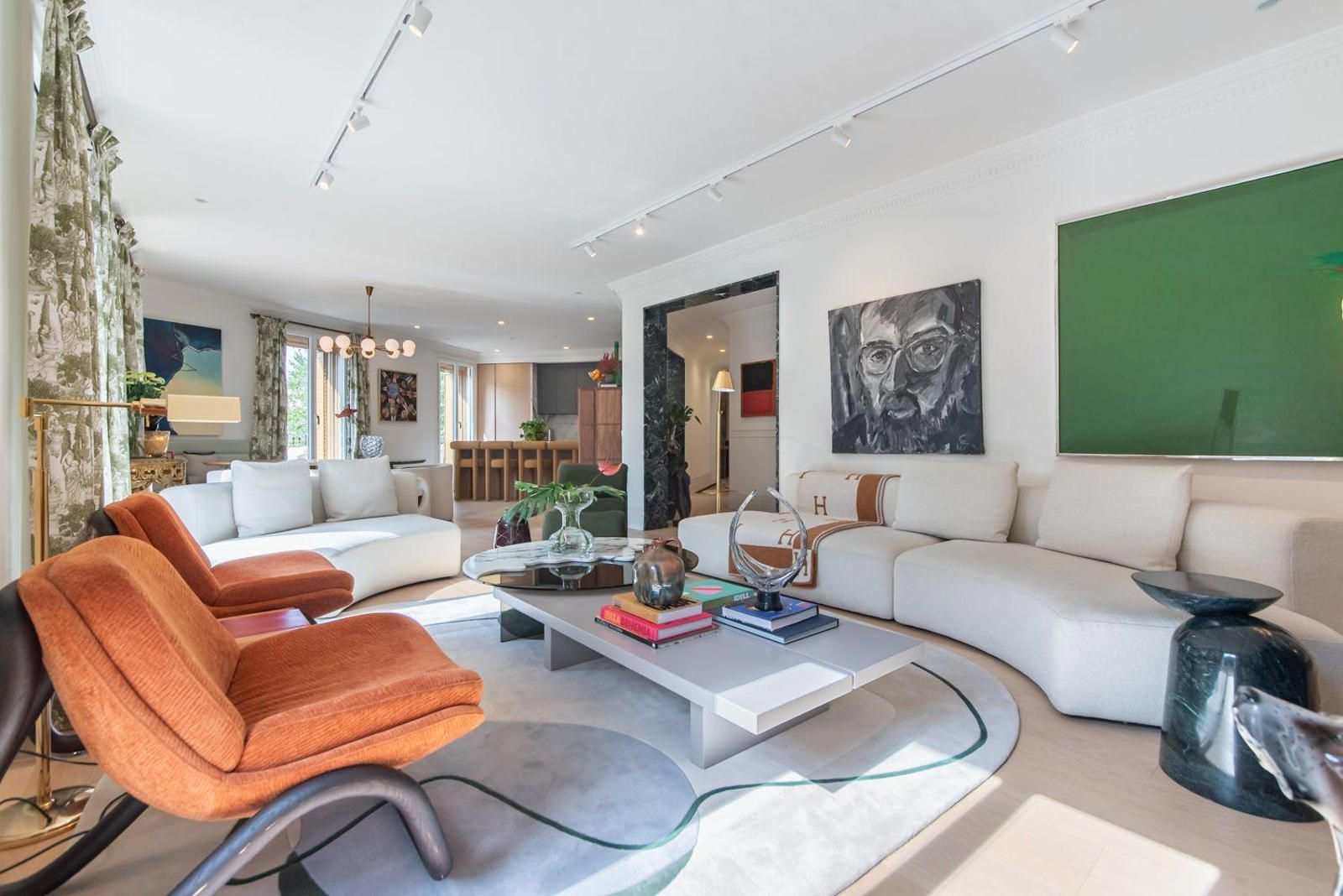 Seven balconies and timeless architecture in the elegant heart of Almagro
