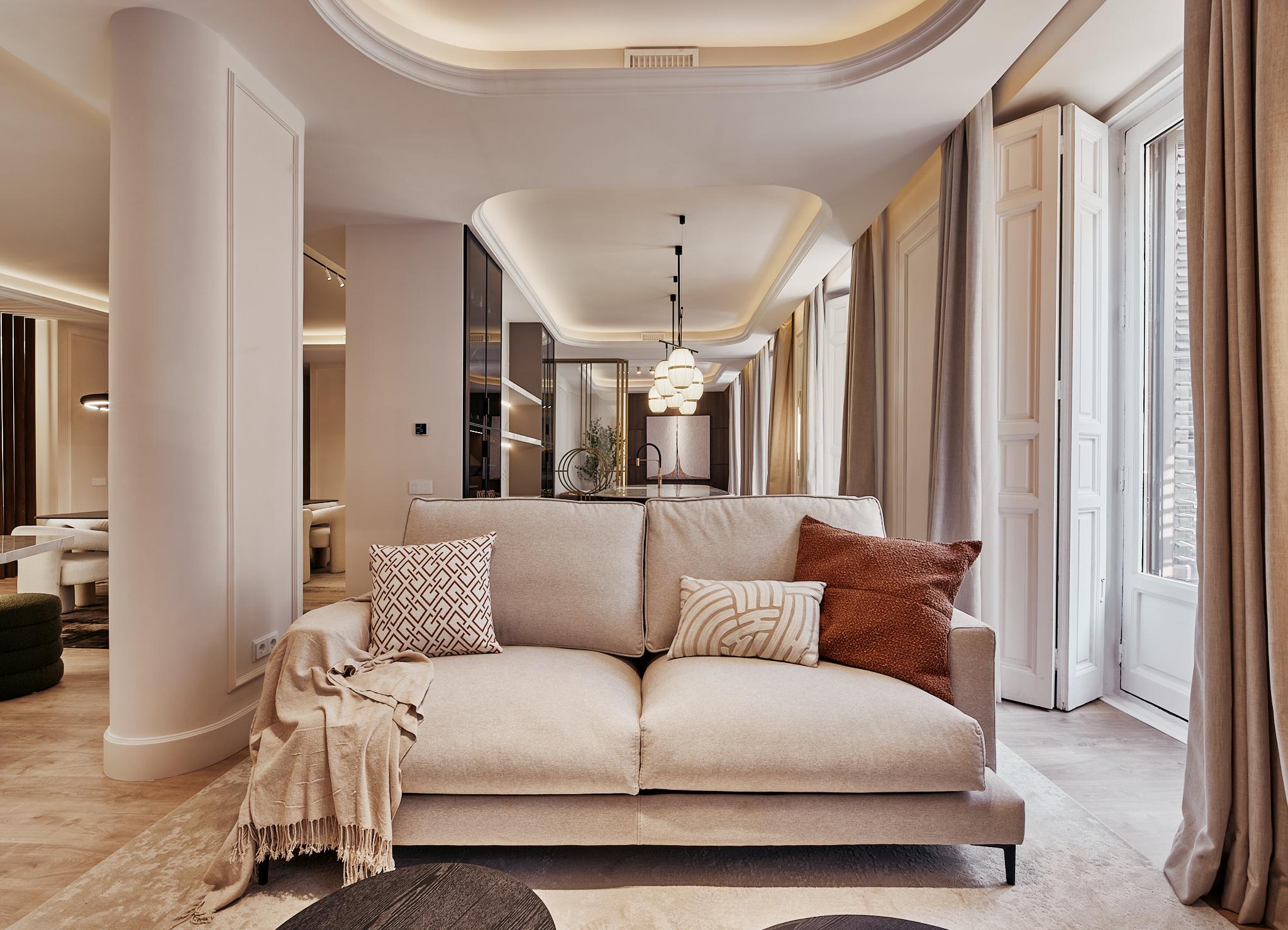 Luxury apartment in Justicia with four suites, dressing rooms and a historic building