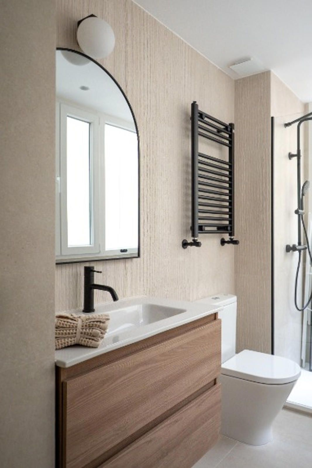 Renovated apartment in Cuatro Caminos with three bedrooms and premium finishes