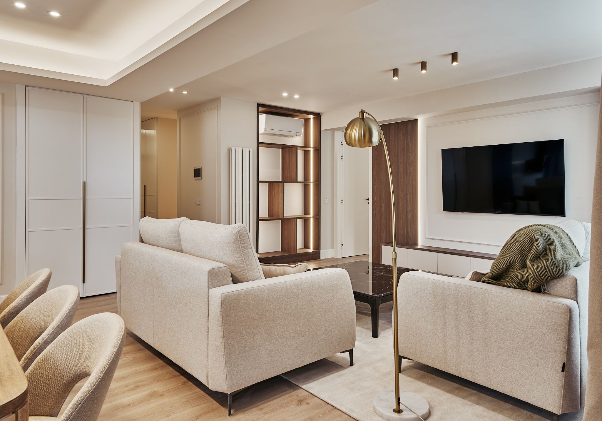 Salón amplio, domótica y confort en Goya