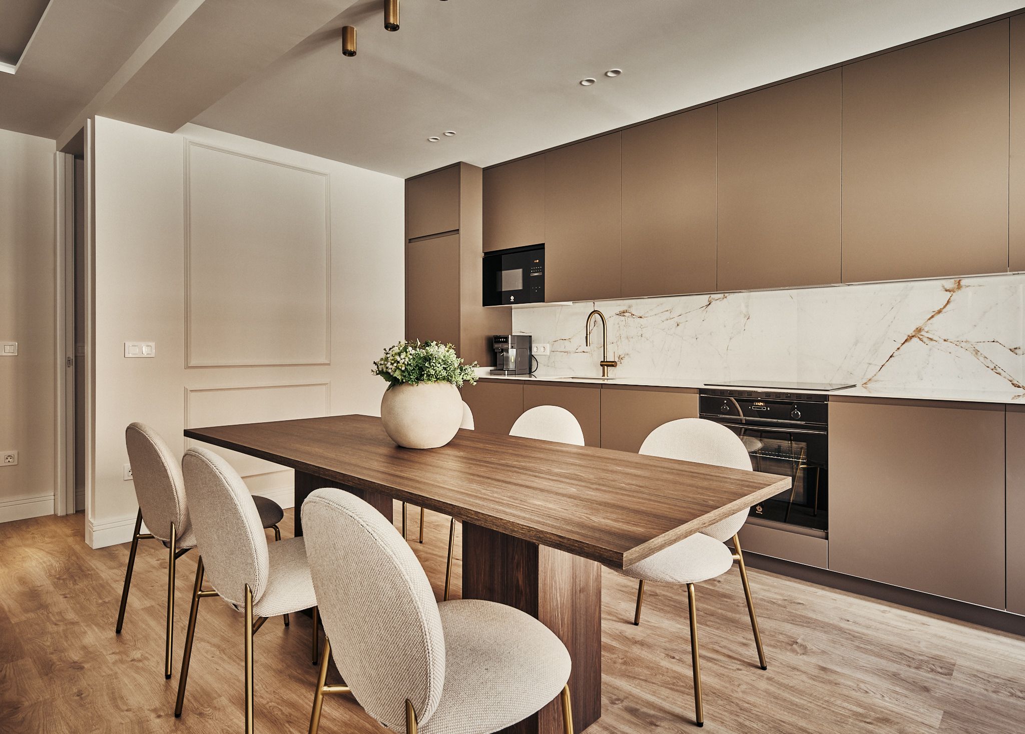 Exclusive Lista property with three bedrooms and a fully equipped kitchen