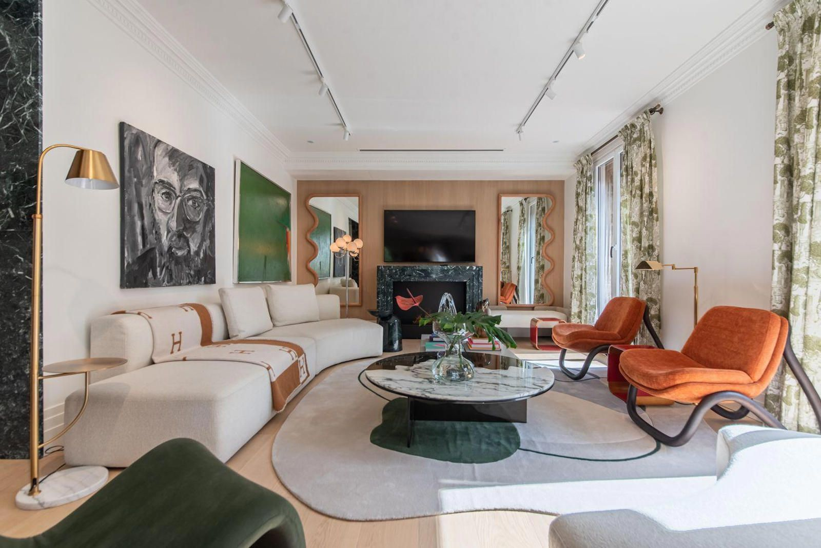 Seven balconies and timeless architecture in the elegant heart of Almagro