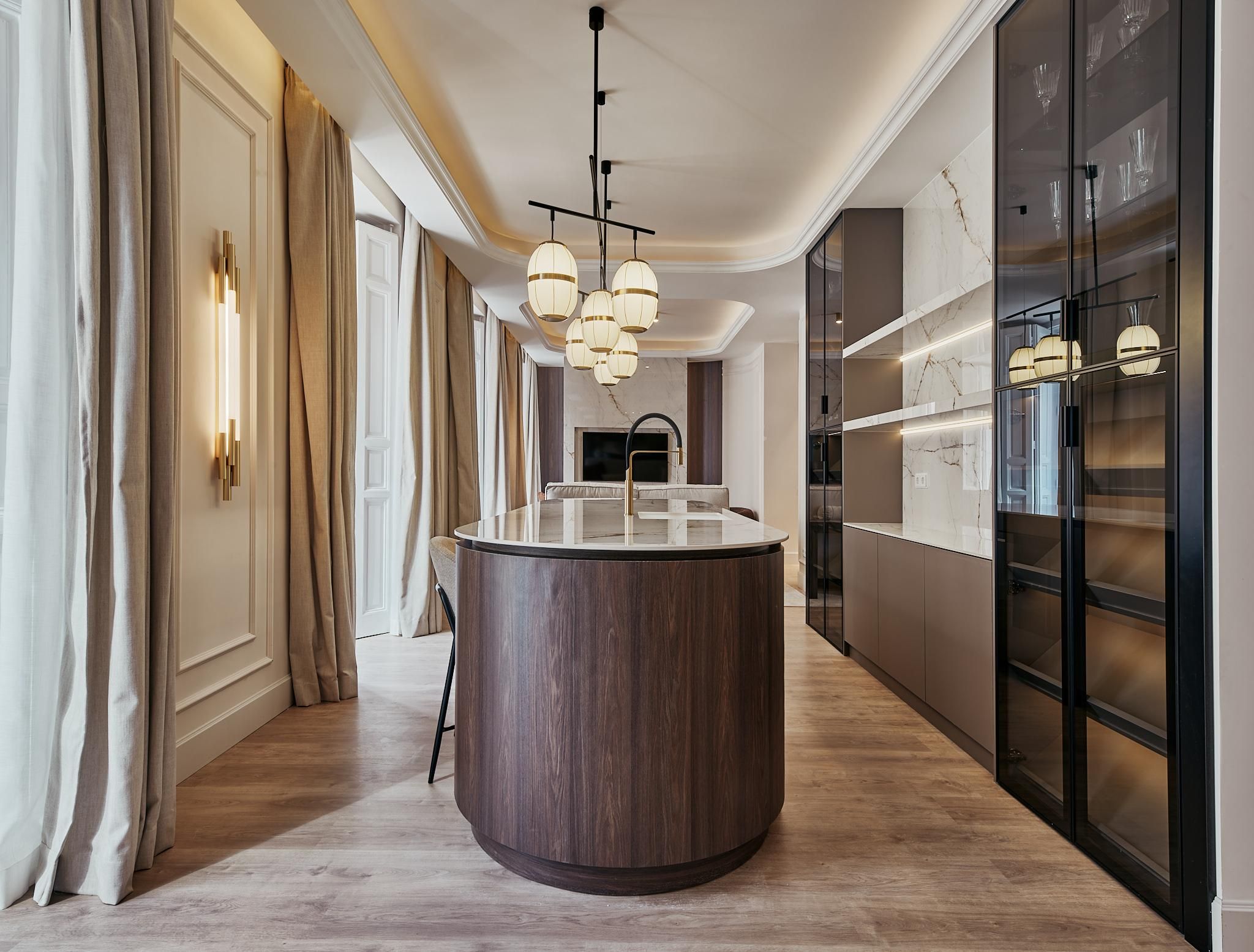 Luxury apartment in Justicia with four suites, dressing rooms and a historic building