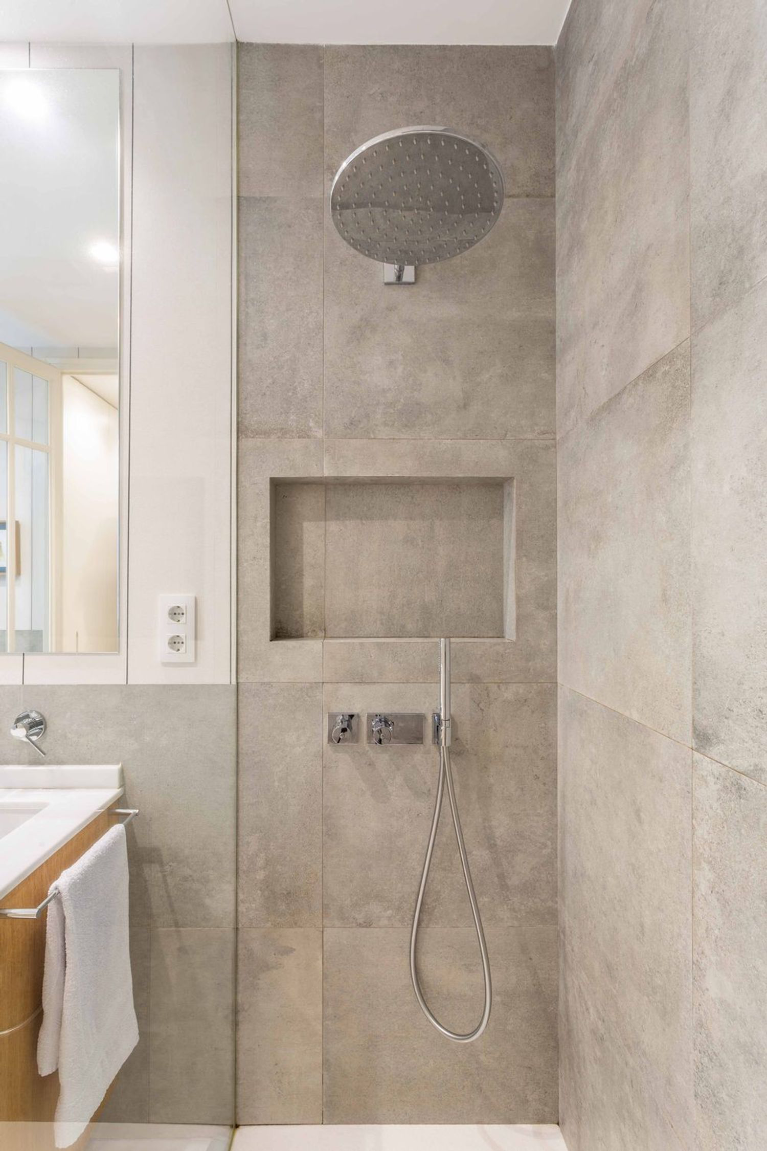 Elegant apartment in Goya set within a classic 1929 Madrid building