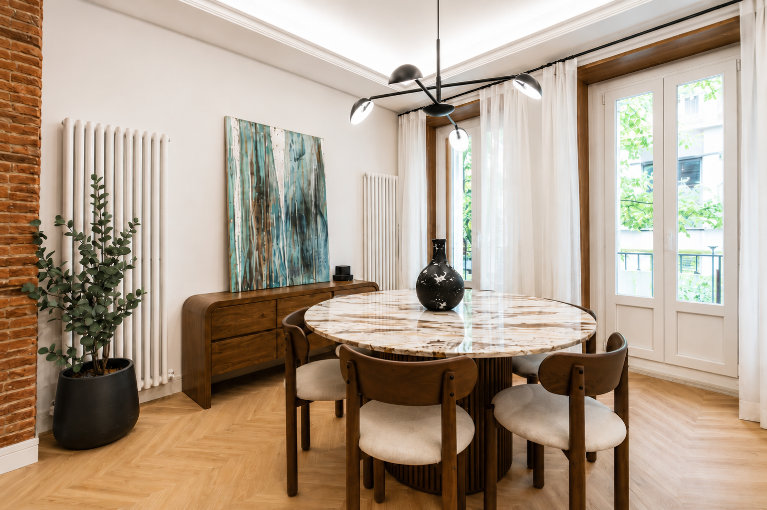 Elegant Lista Madrid apartment combining classic architecture and contemporary style