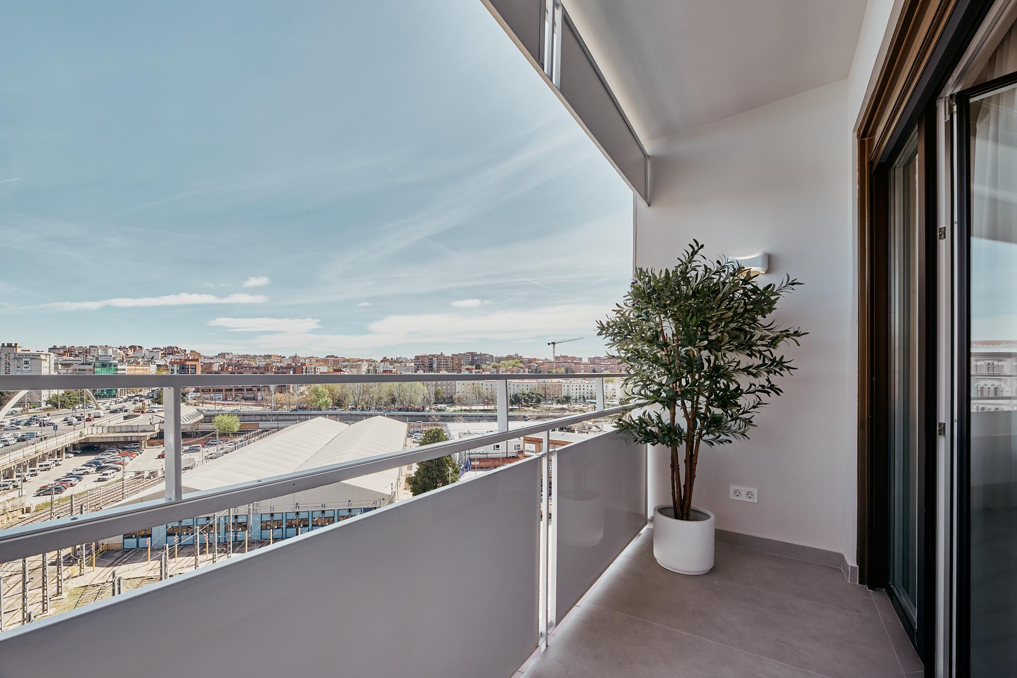 Move-in ready exterior apartment on the fifth floor