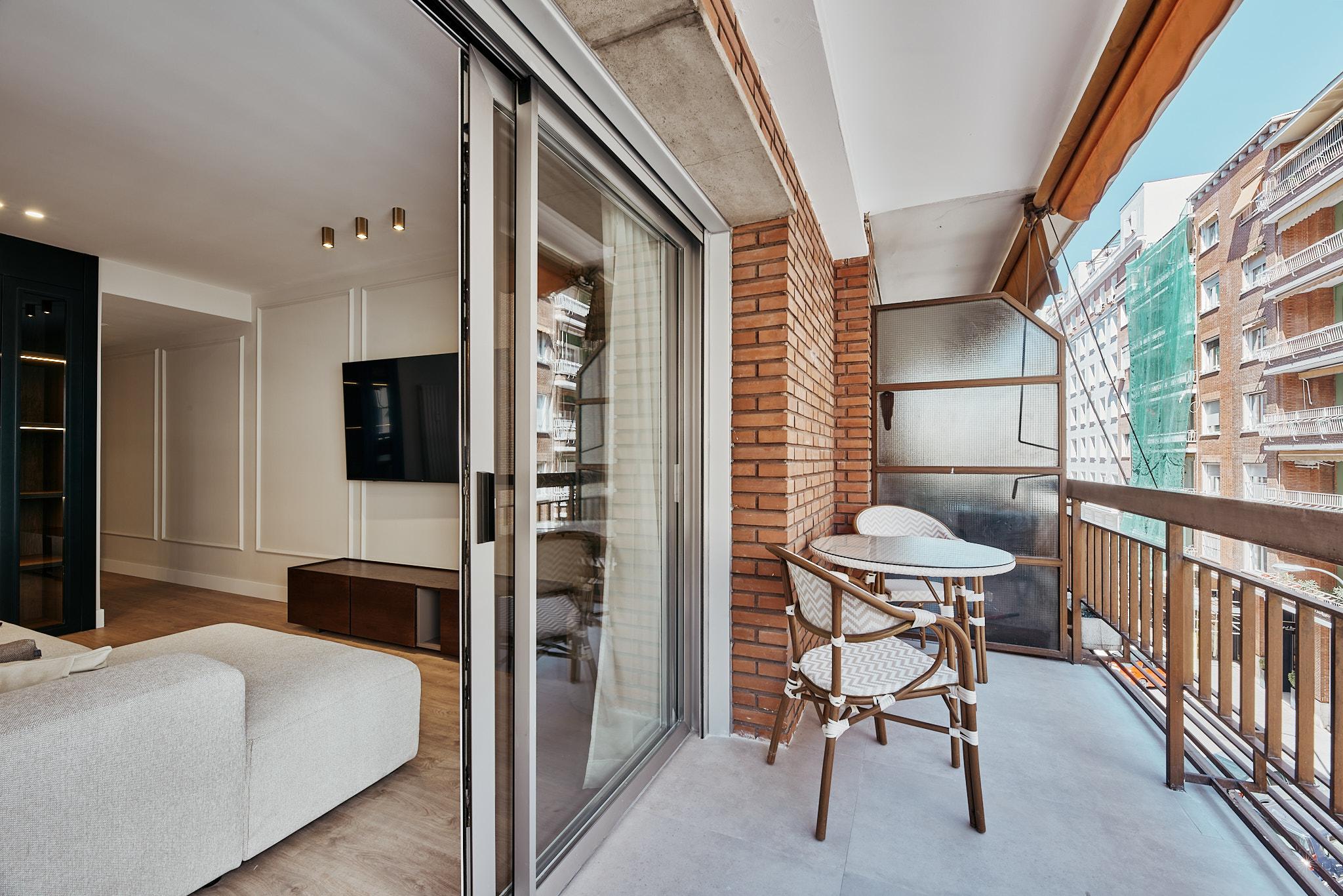Terraza, garaje y tres dormitorios en Lista