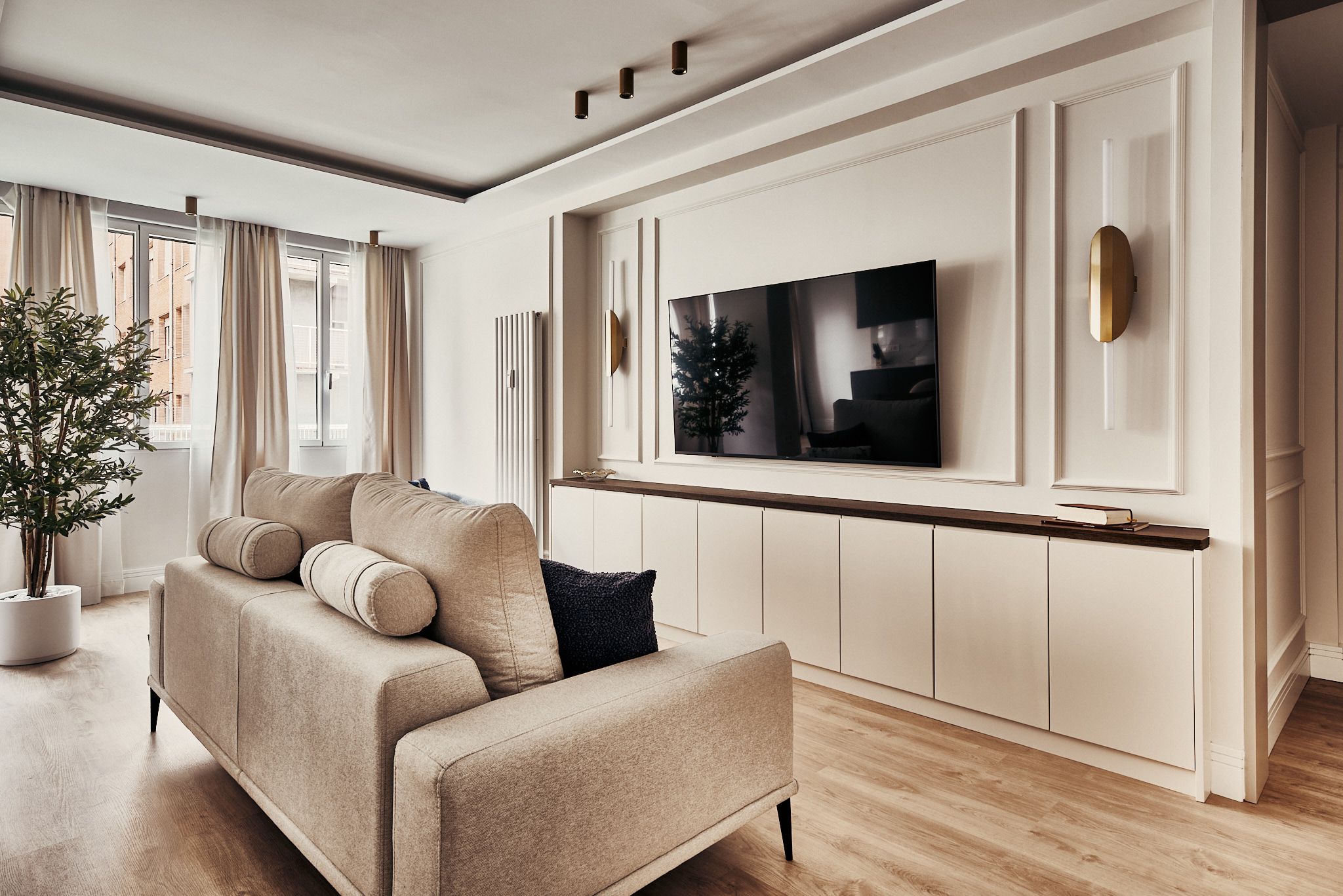 Exclusive Lista property with three bedrooms and a fully equipped kitchen