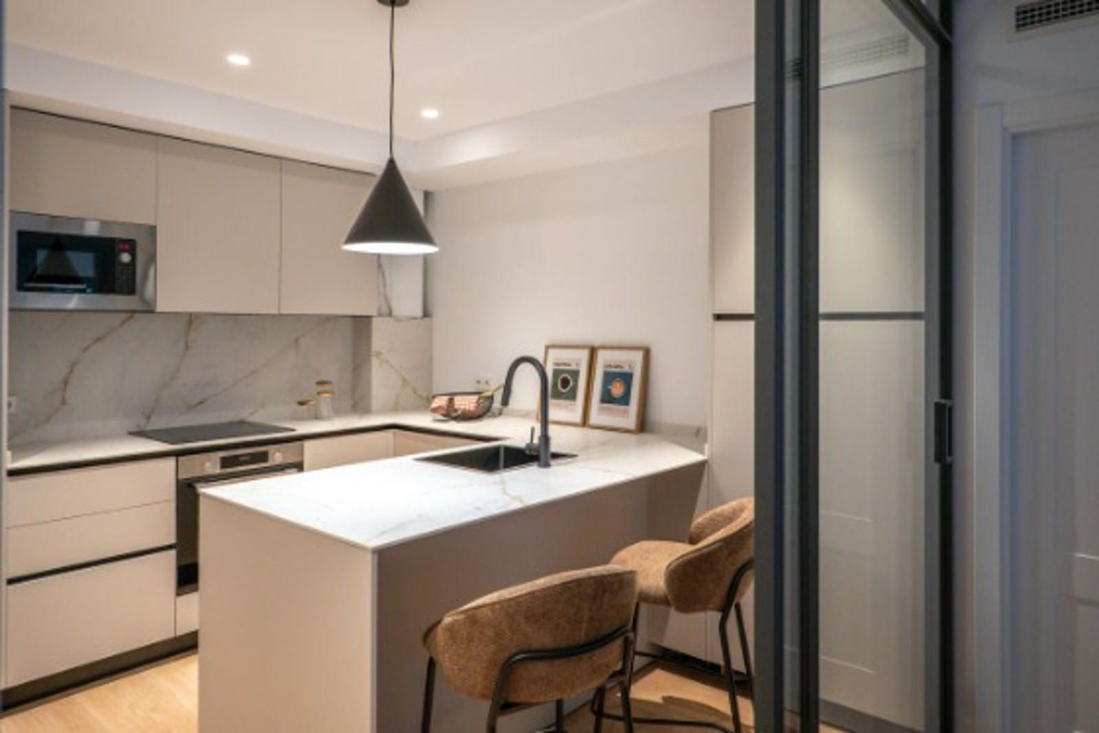 Renovated apartment in Cuatro Caminos with three bedrooms and premium finishes