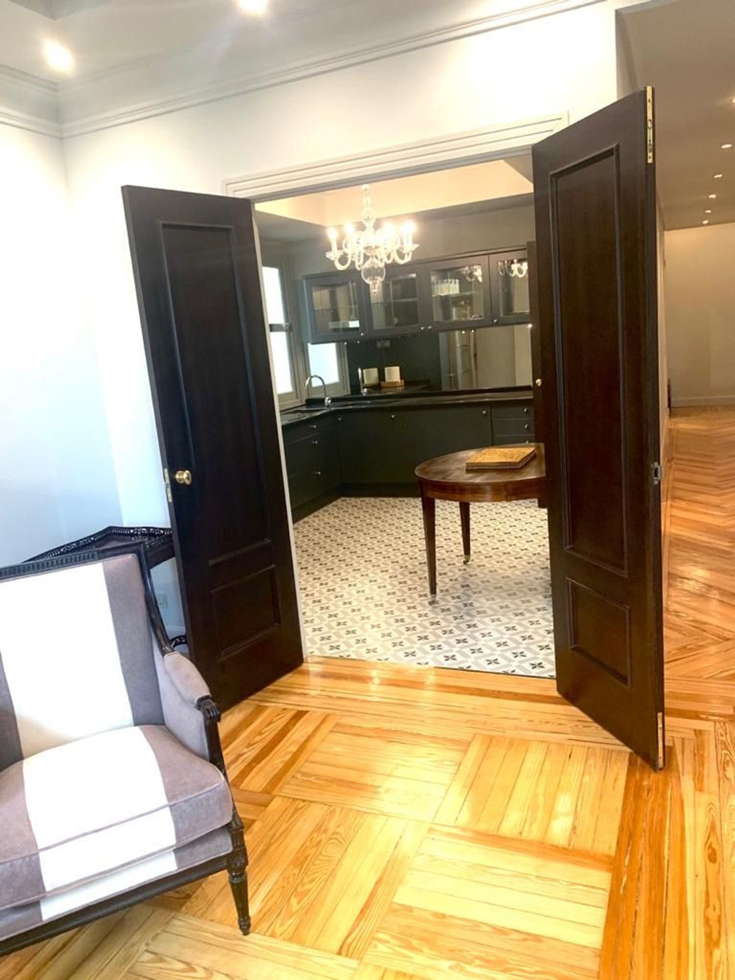 A timeless residence with refined city energy in the heart of Recoletos