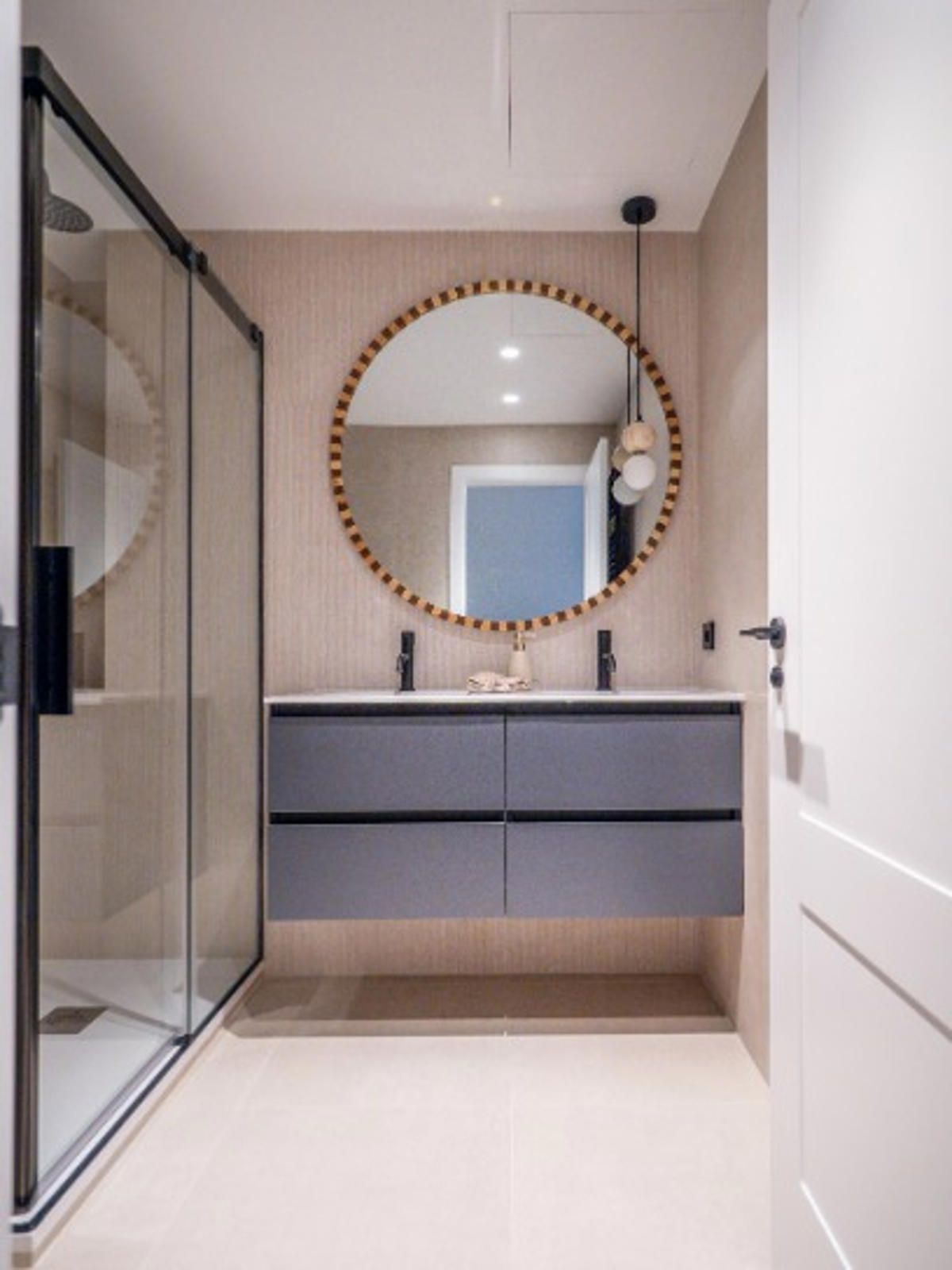 Renovated apartment in Cuatro Caminos with three bedrooms and premium finishes