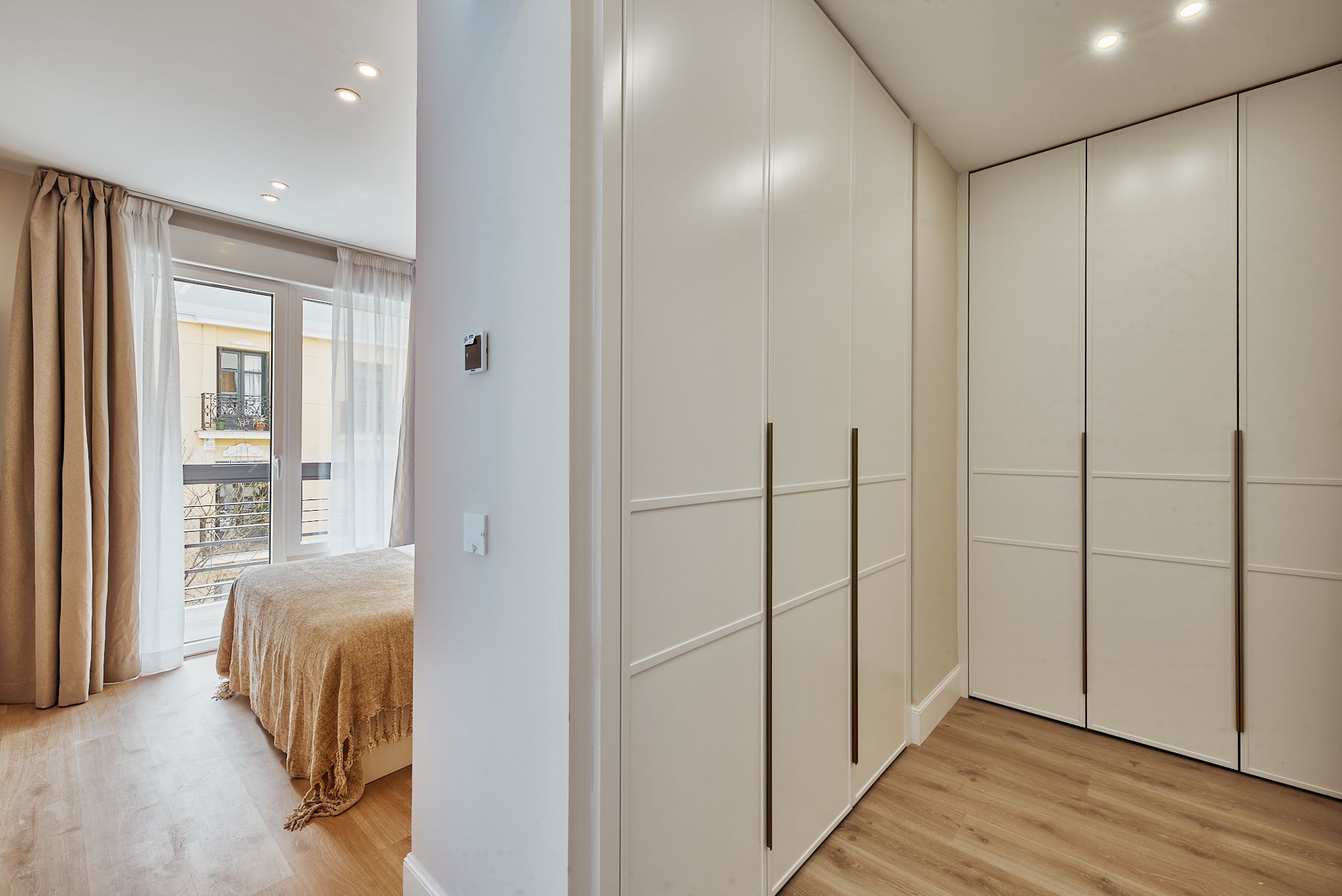Salón amplio, domótica y confort en Goya