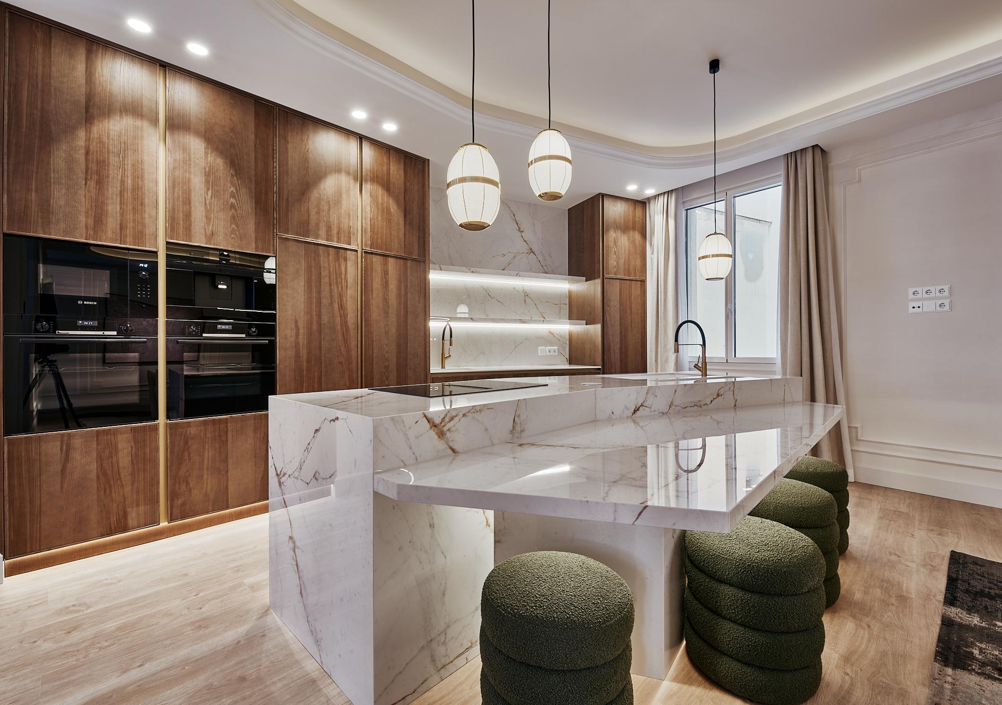 Luxury apartment in Justicia with four suites, dressing rooms and a historic building