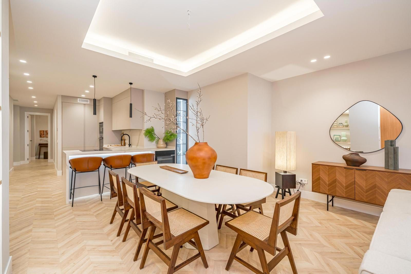 Morning light and generous proportions in Castellana’s most refined residential setting