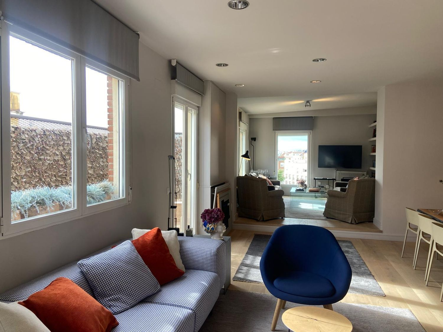 A sun-filled corner penthouse above the heart of Castellana