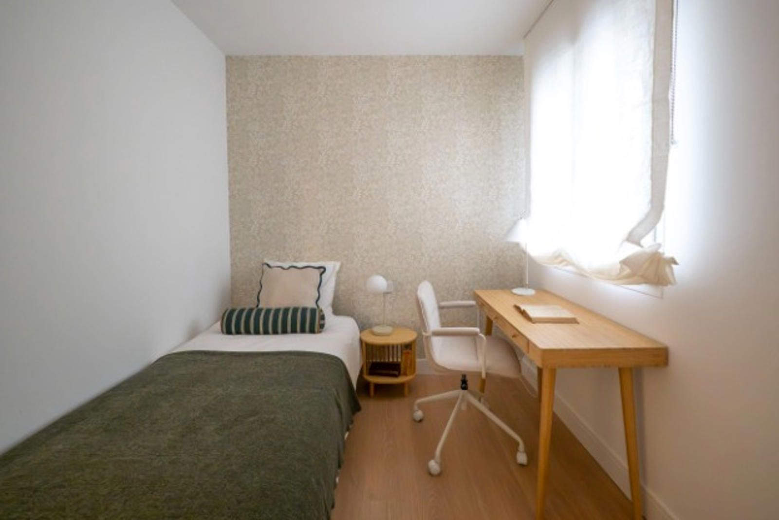 Renovated apartment in Cuatro Caminos with three bedrooms and premium finishes