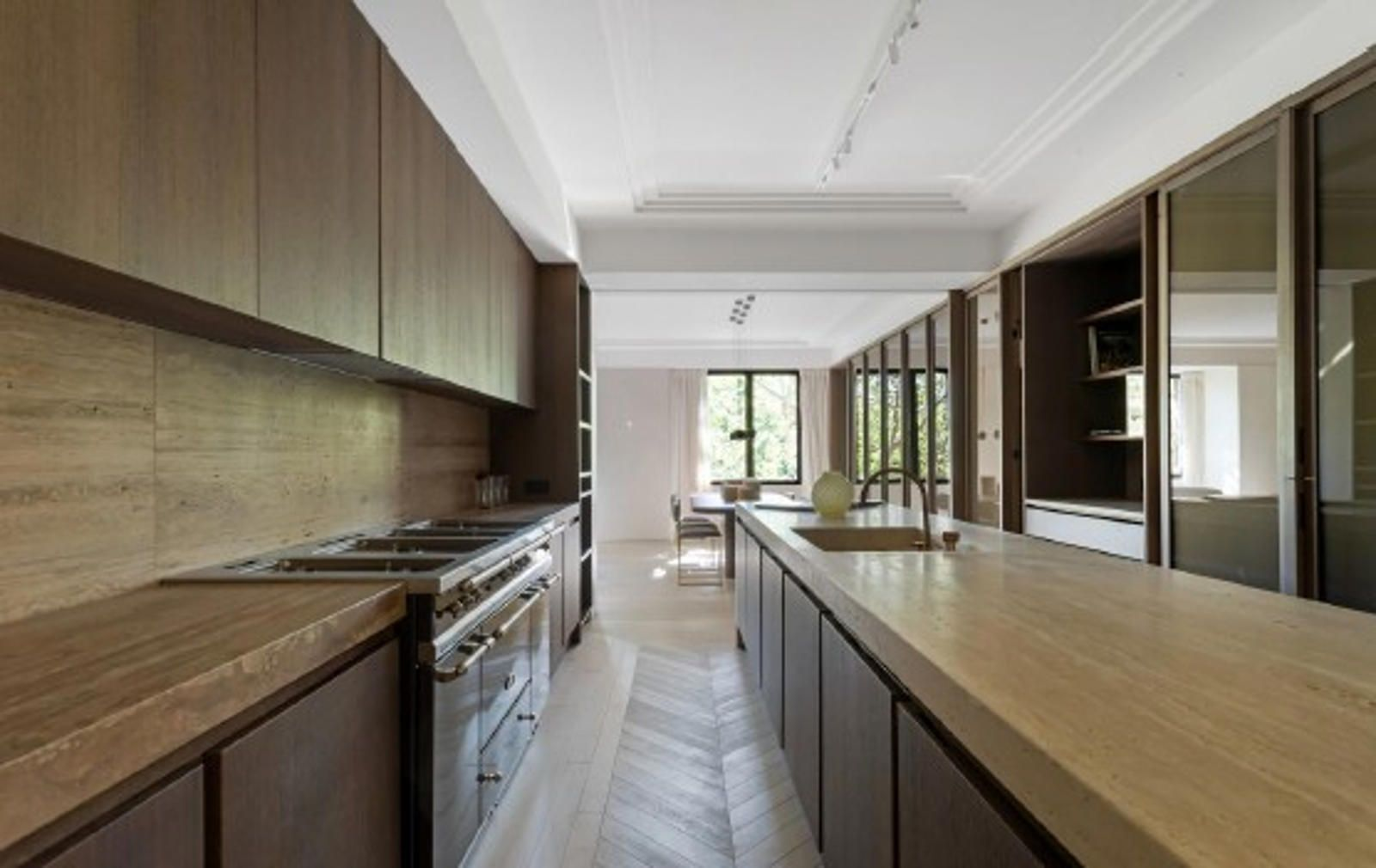 Residencia de 381 m² junto al Retiro con escala señorial