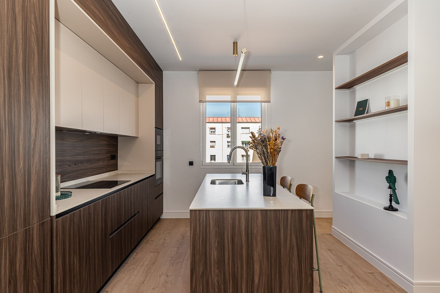 A bright and peaceful penthouse moments from Retiro Park