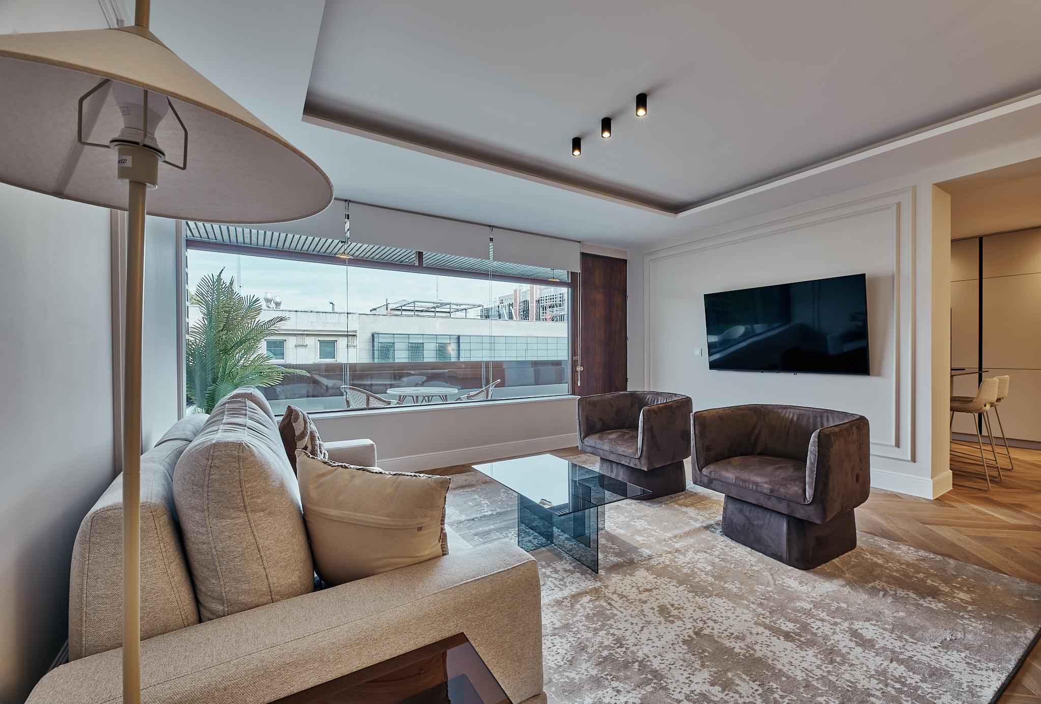 Luxury apartment in Castellana with excellent connectivity and refined city living