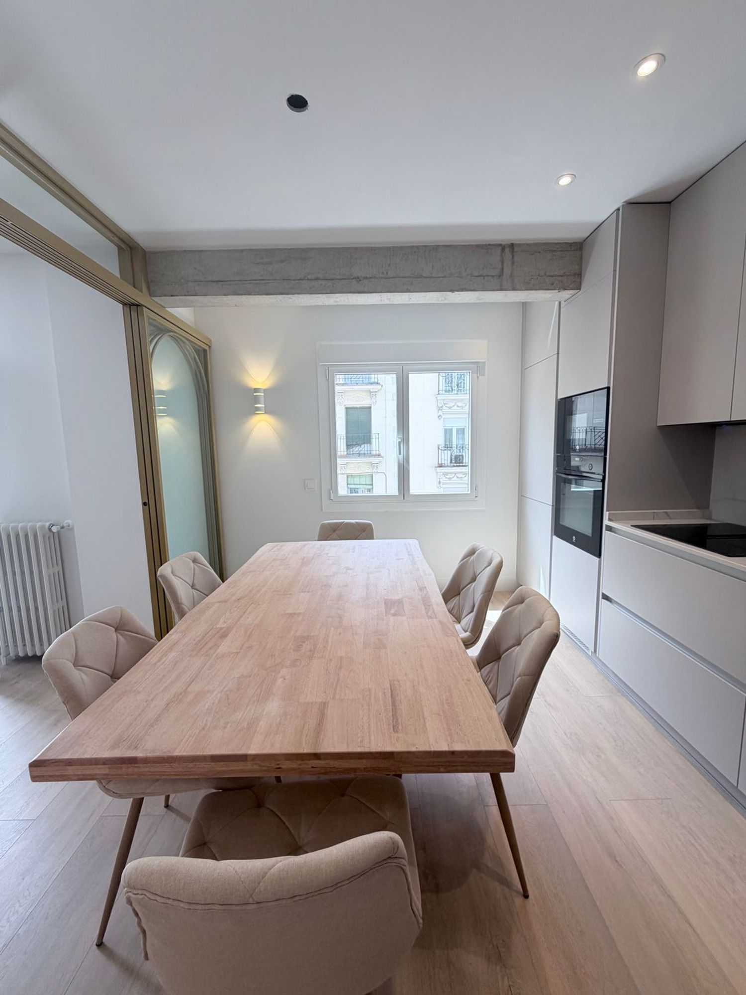 Three en-suite bedrooms and warm natural light in residential Trafalgar