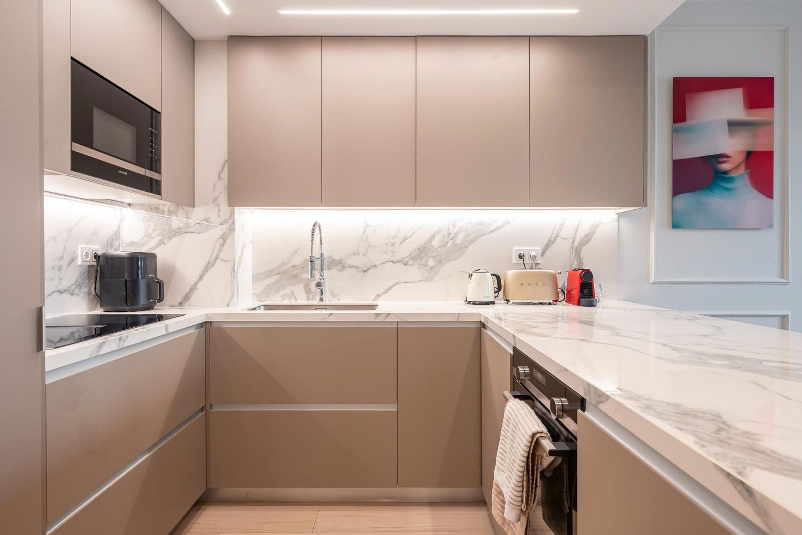 A contemporary residence designed for effortless living in Recoletos