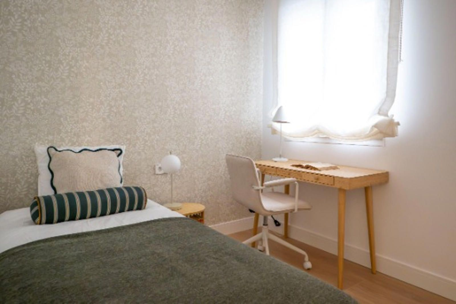 Renovated apartment in Cuatro Caminos with three bedrooms and premium finishes