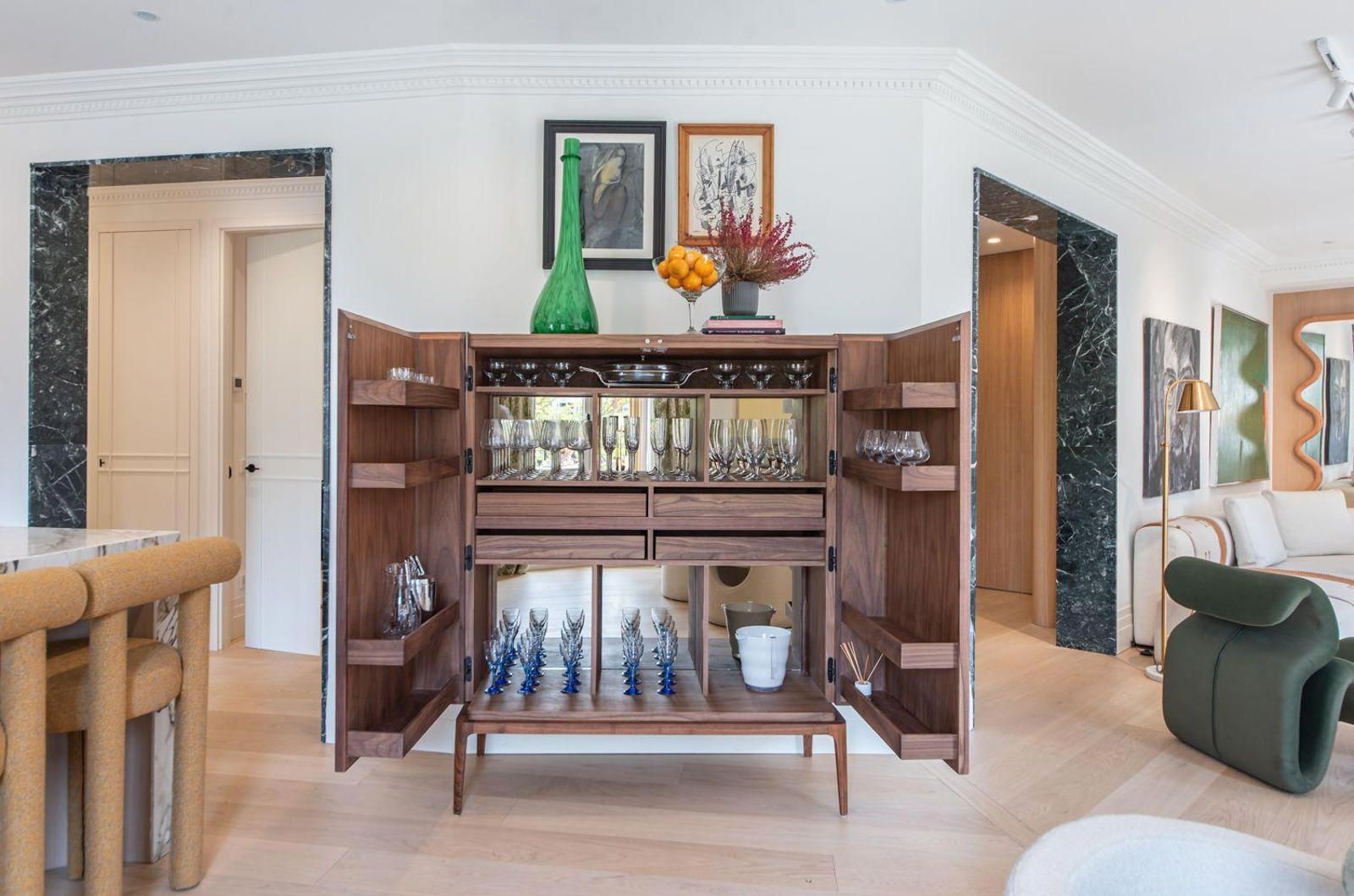 Seven balconies and timeless architecture in the elegant heart of Almagro