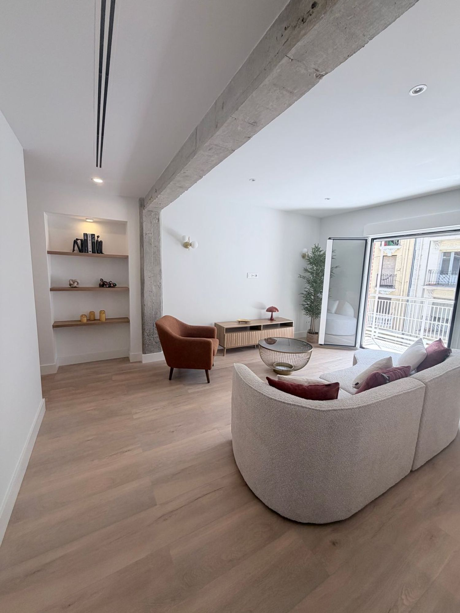 Three en-suite bedrooms and warm natural light in residential Trafalgar