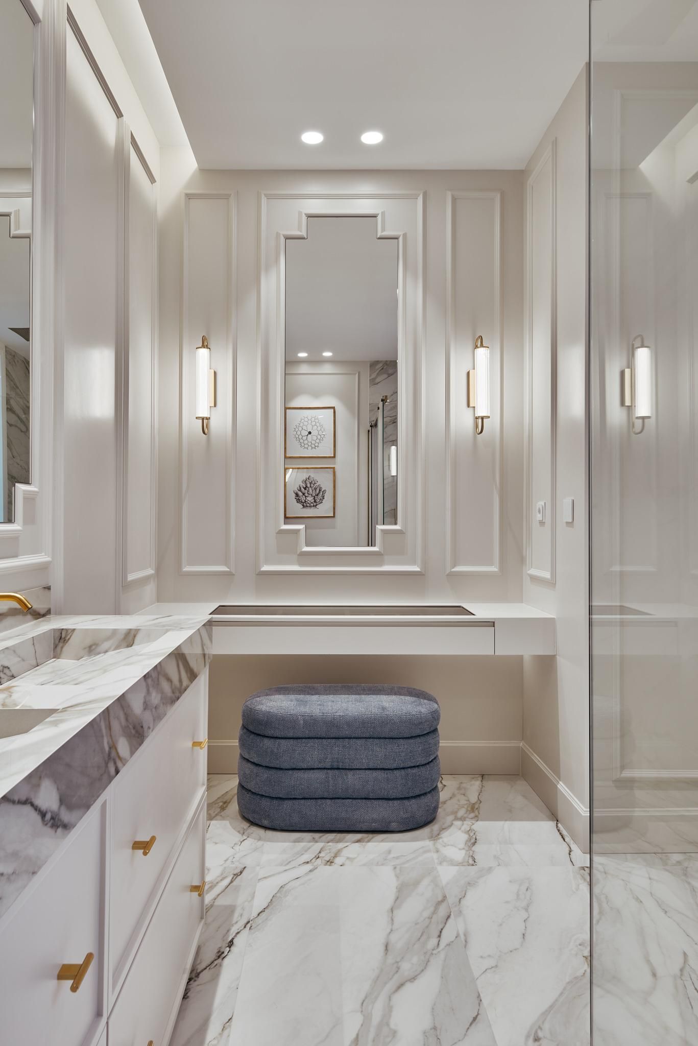 Luxury apartment in Justicia with four suites, dressing rooms and a historic building