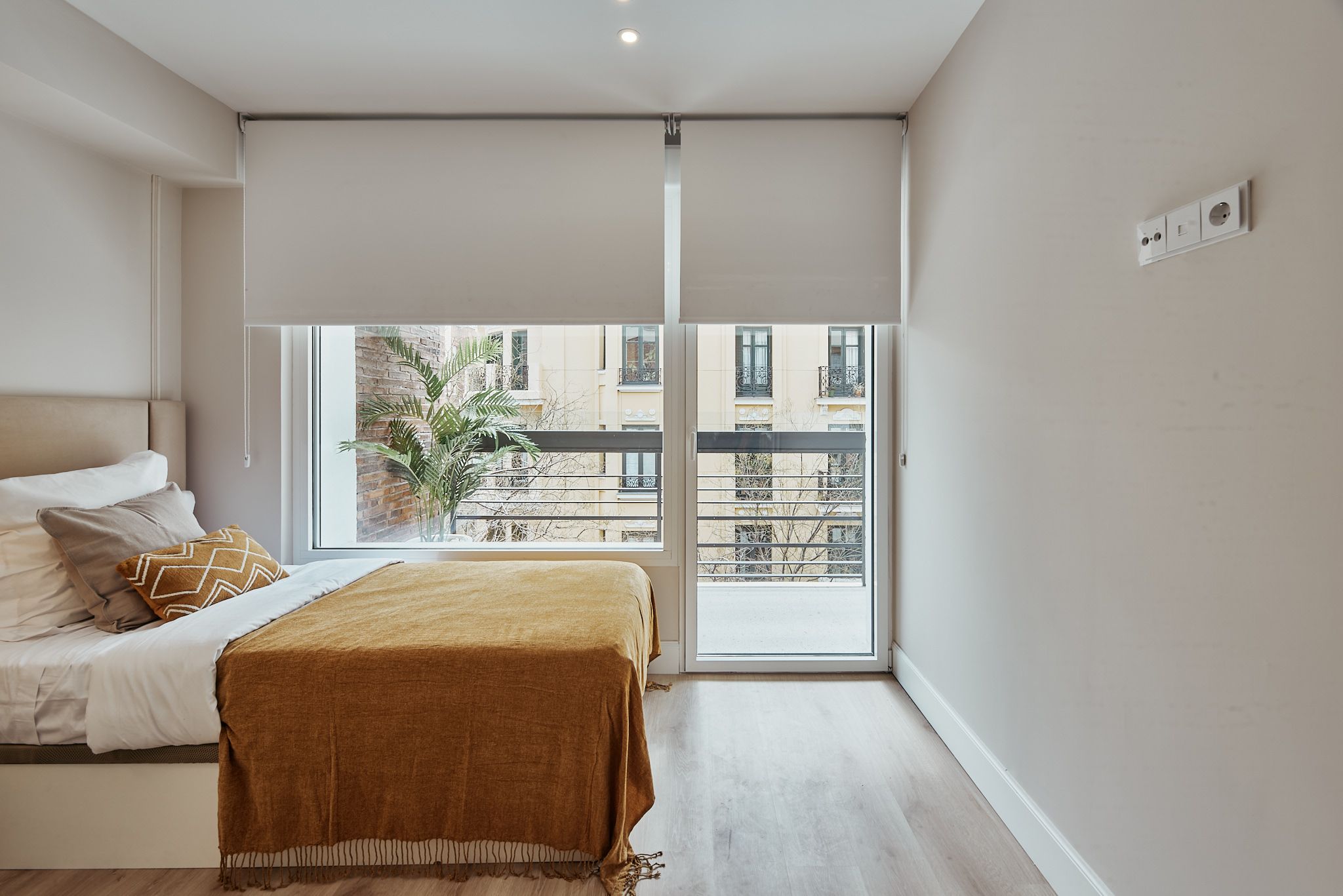 Salón amplio, domótica y confort en Goya