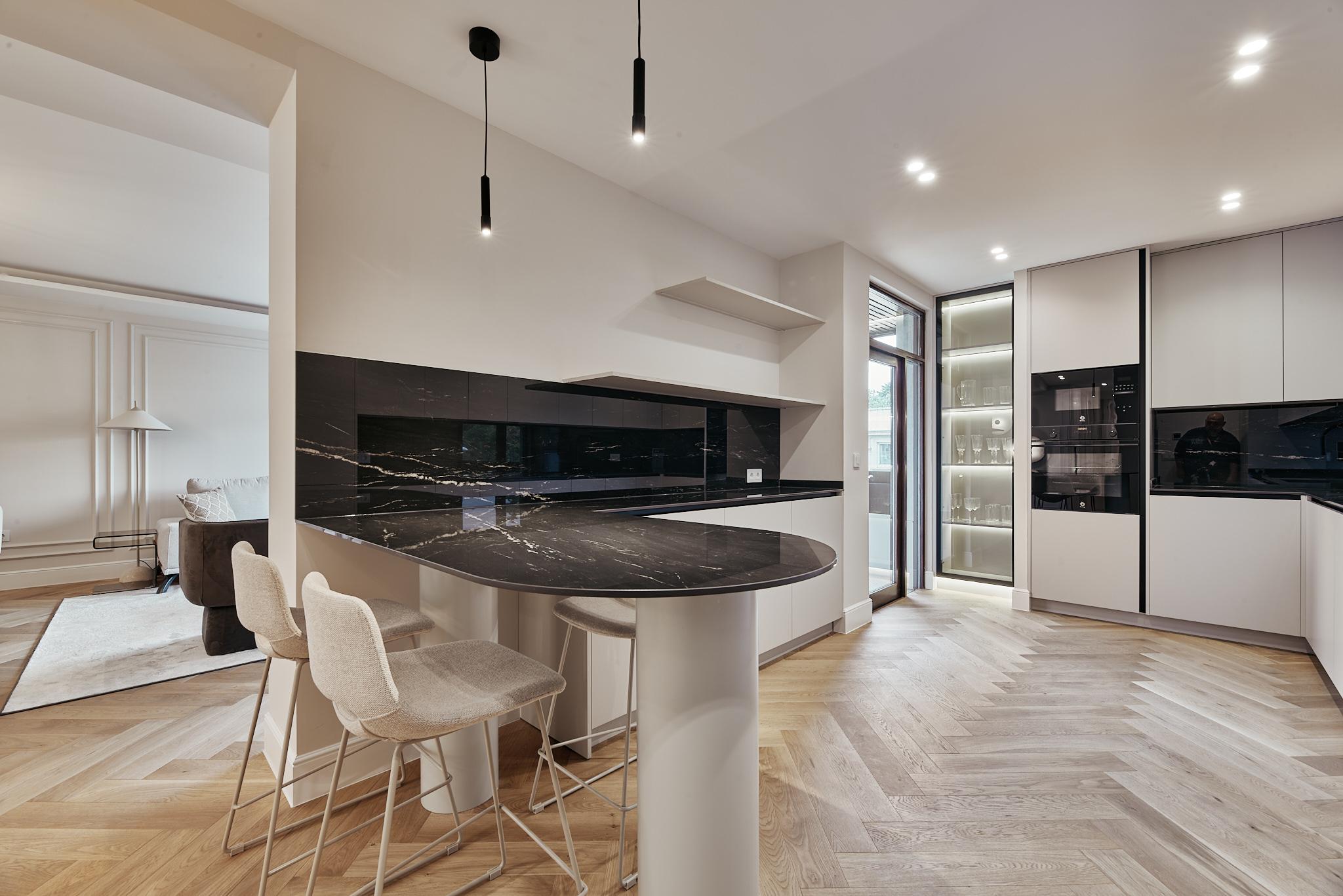 Luxury apartment in Castellana with excellent connectivity and refined city living