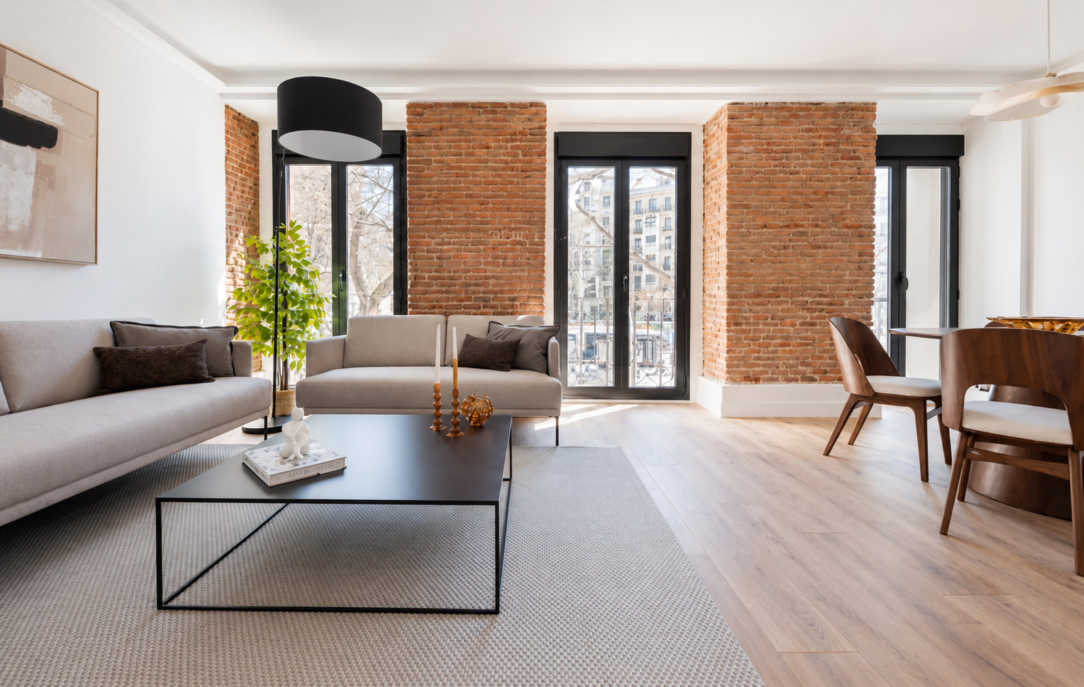 Light-filled home in Salamanca District with a functional contemporary layout