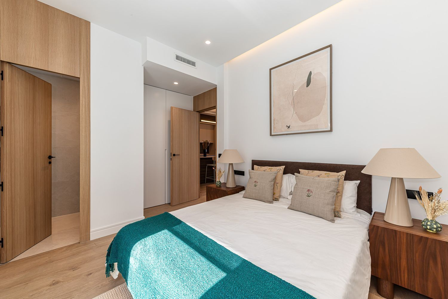A bright and peaceful penthouse moments from Retiro Park